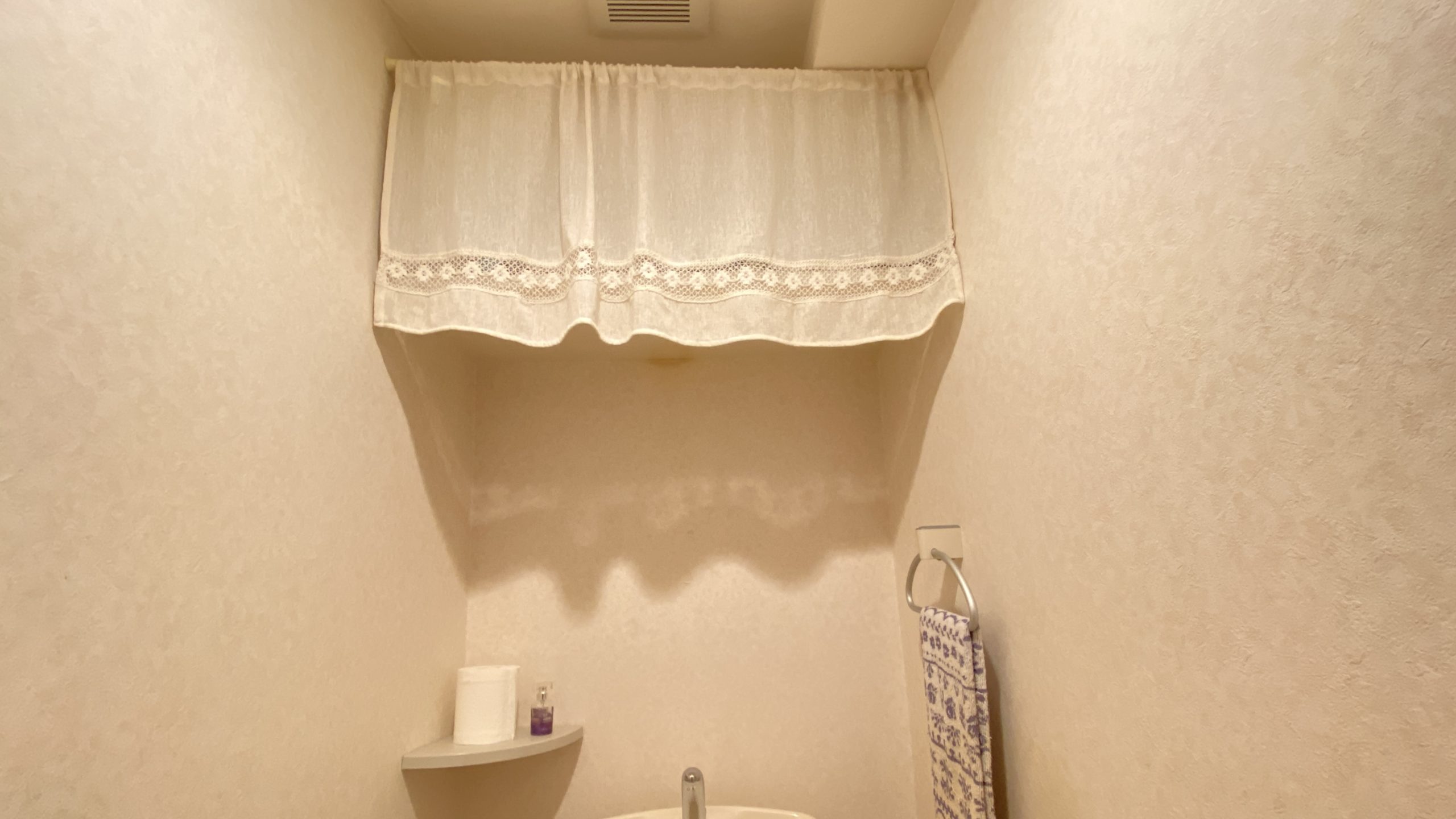 【せまい賃貸のトイレ】ペーパー・生理用品・掃除アイテムの収納方法